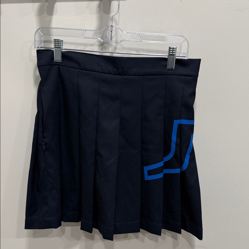 Elegant Black Pleated Mini Skirt